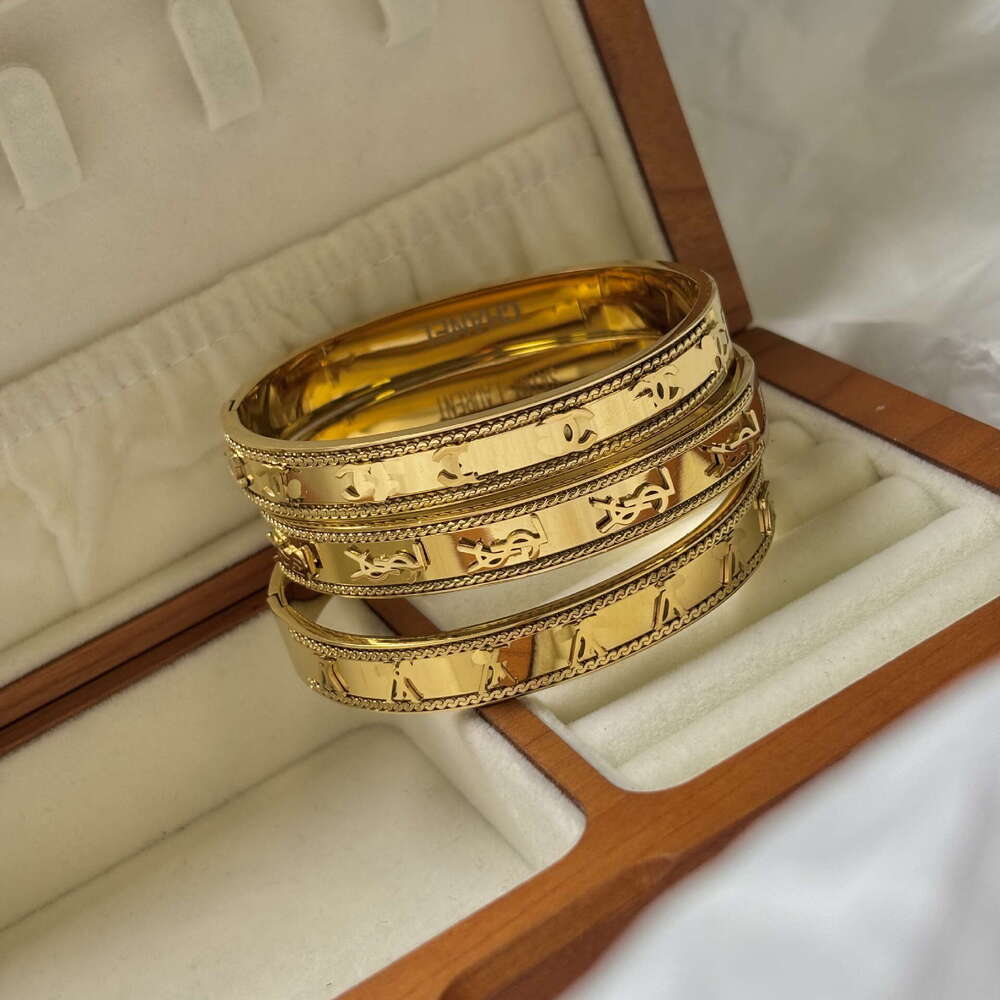 Letter Bracelet Women, Light , High-End Feel, Titanium Steel, Non-Fading, Exquisite Ins Fashion Design, Gold Hand Jewelry for Women ddmypluto