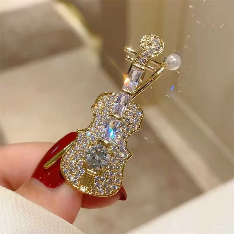 Fashion Crystal Violin BroochesFor Women Exquisite Pearl Music Concert Accessories Brooch Pins Clothing Jewelry Decoration D250918