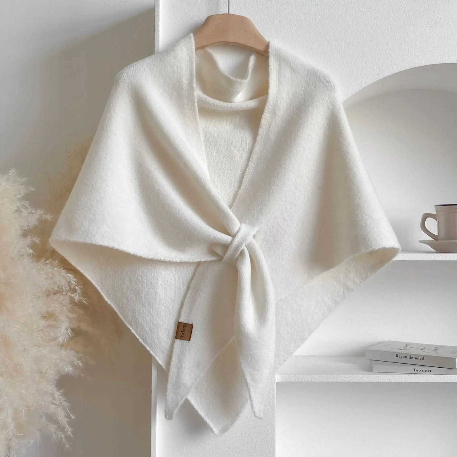 Luxury Triangle Ce Wr Soft Knitted Shl for Wen Elegant Solid Color Warm Poncho Ce Collar Y250918