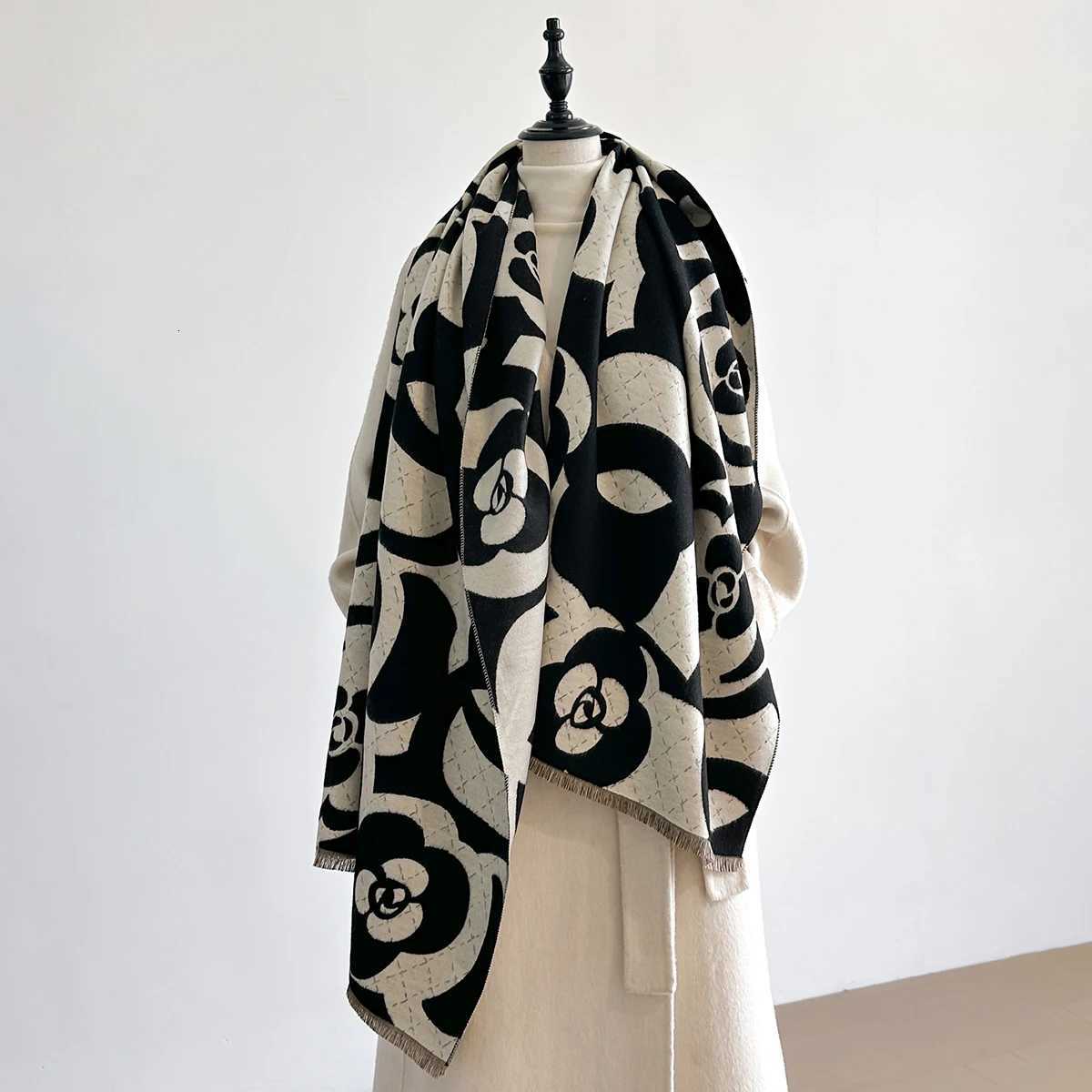 Luxury Brand Cashmere Scarf Wen Winter Shl and Wrs 2025 Design Cs Thick Blanket Bufanda Stoles Echarpe Femme Y250918