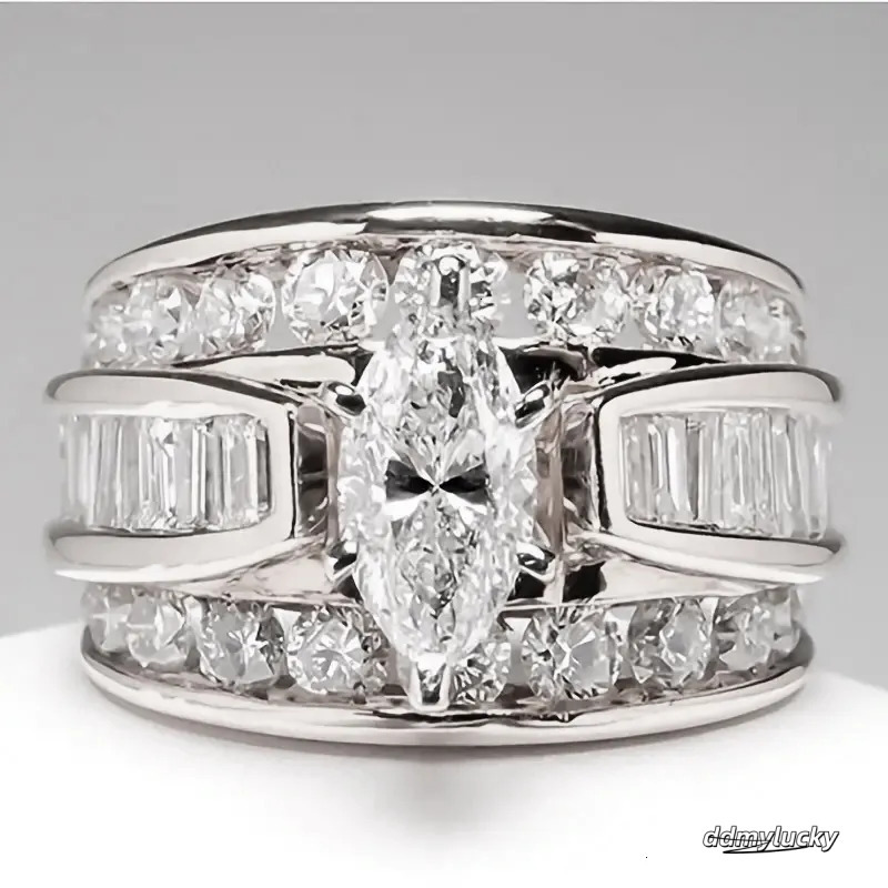 2025 New High-End Copper-Inlaid Zircon Women's European Designer Wedding Ring And American Fashionable Engagement Jewelry Accessory ddmyLucky