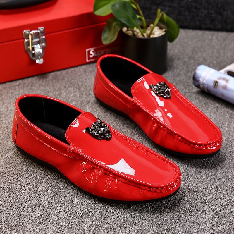 In 2025 new men's patent leather shiny bean shoes, men's single shoes breathable and trendy soft-soled casual lazy leather shoes without the