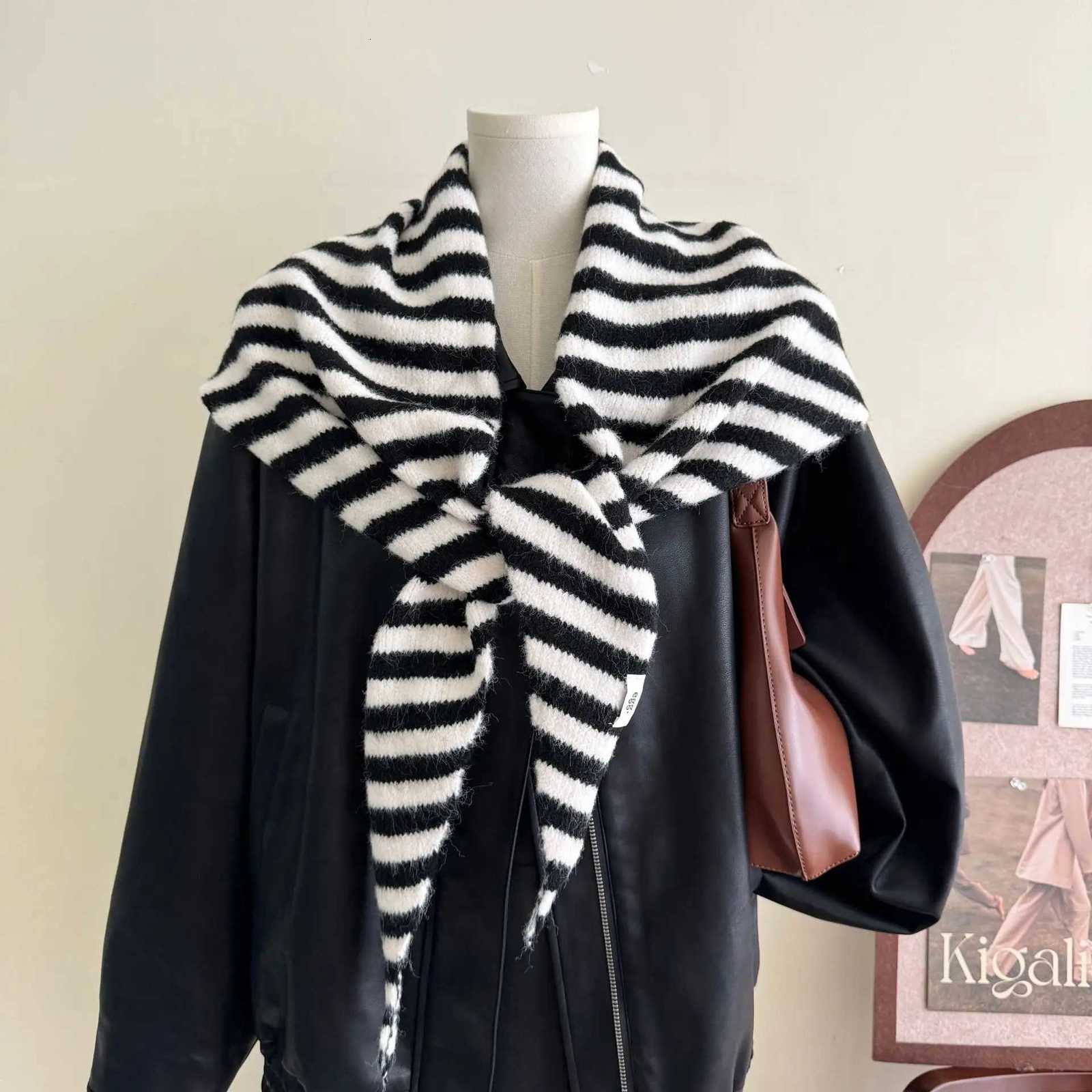 Fashion Wen Woolblend Knitted Striped Triangle Scarf Winter Warm La Shl Blanket Bandana Versatile Scarves Y250918