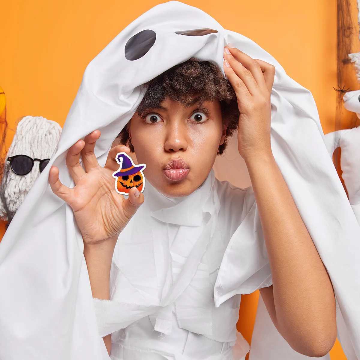 100Pcs Cartoon Pumpkin Witch Ghost Waterproof Graffiti Stickers Toy for Kids Birthday Party Favors Halloween Theme Party Gifts C250918