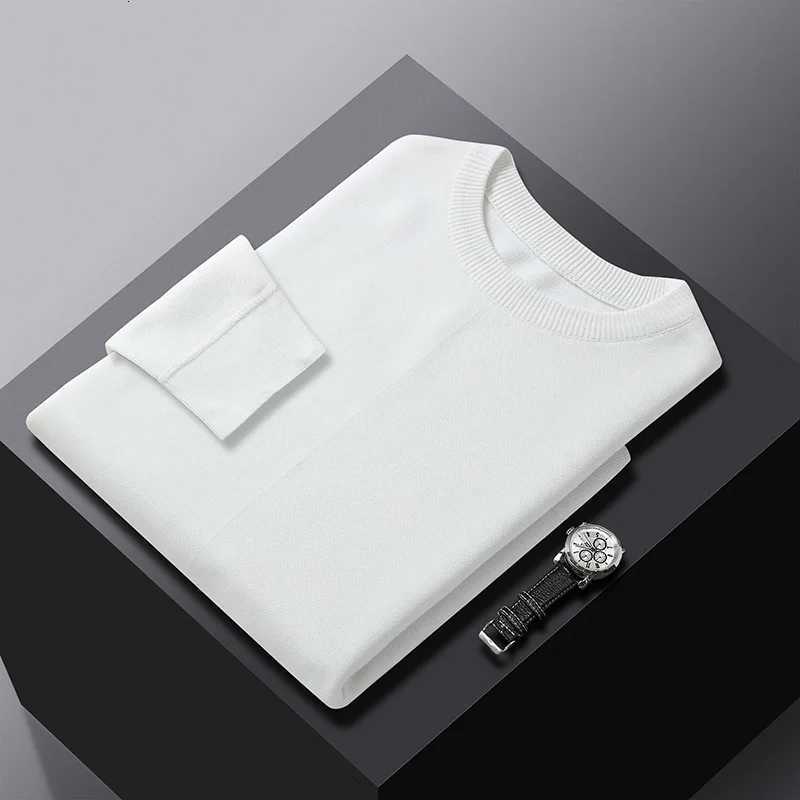 2024 New Mens Pullovers Solid Color Spring Autumn Regular Sweater Men Simple Style Oneck Male Clothing Casual Underwear TopZ250918