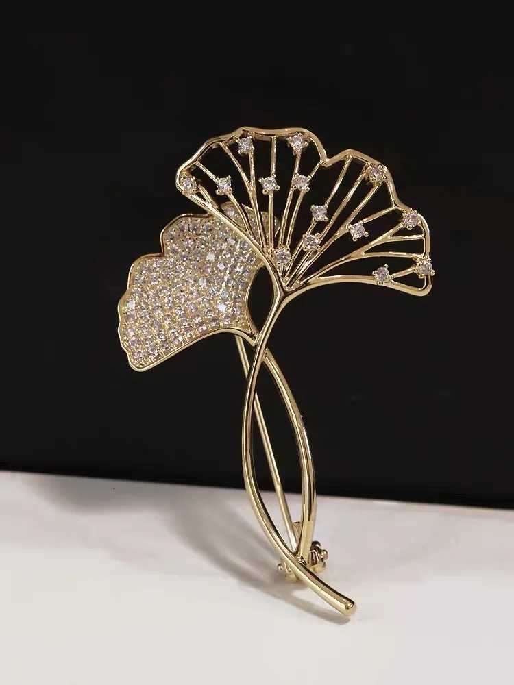 Retro Elegant Ginkgo Leaf Brooches For Women Fashion Rhinestone Flower Plant Lapel Pins Wedding Party Corsage Bijoux De Luxe D250918