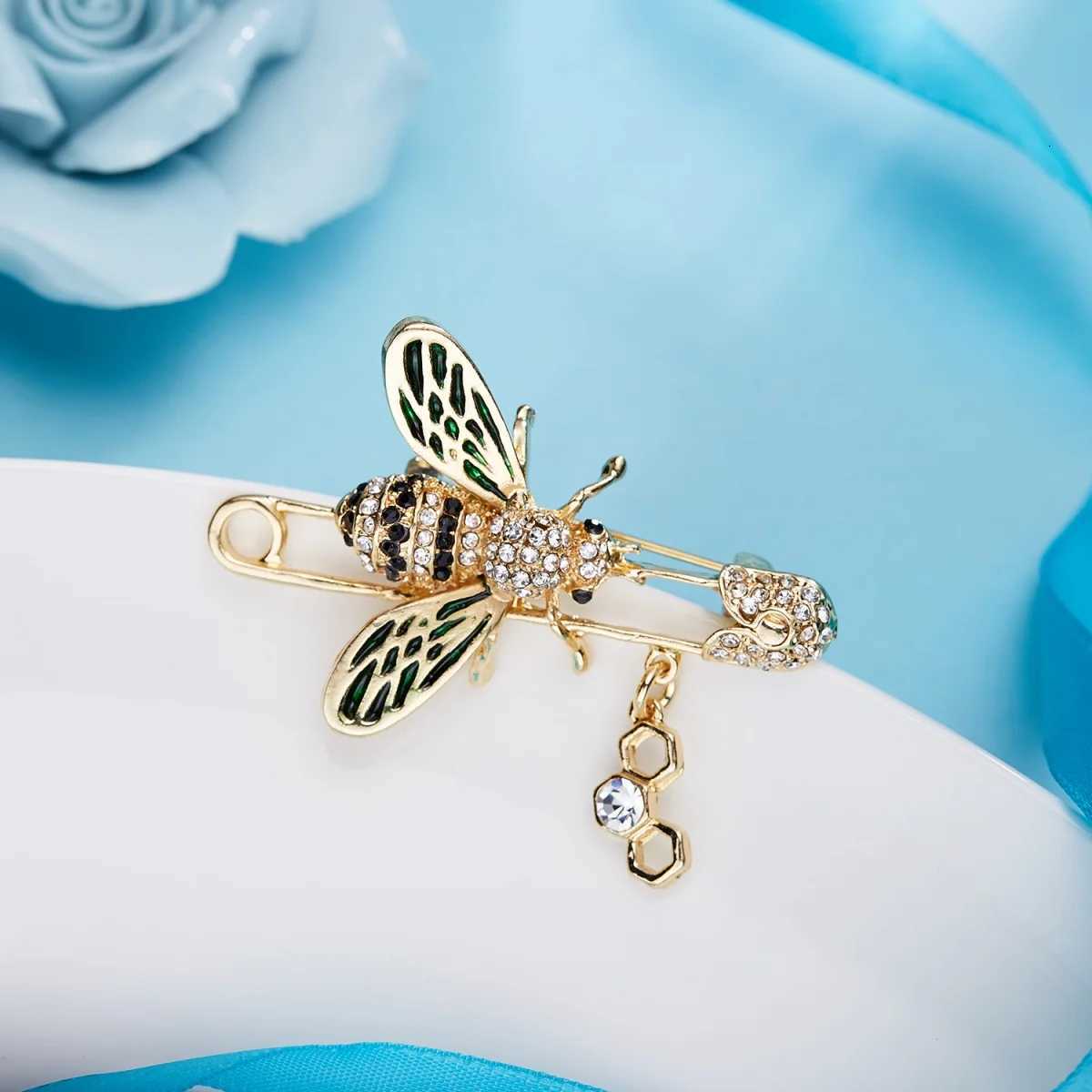 Vintage Fashion Rhinestone Lovely Bee Brooches For Women Men Cartoon Cute Honeycomb Tassel Insect Animal Big Pins Party Jewelry D250918