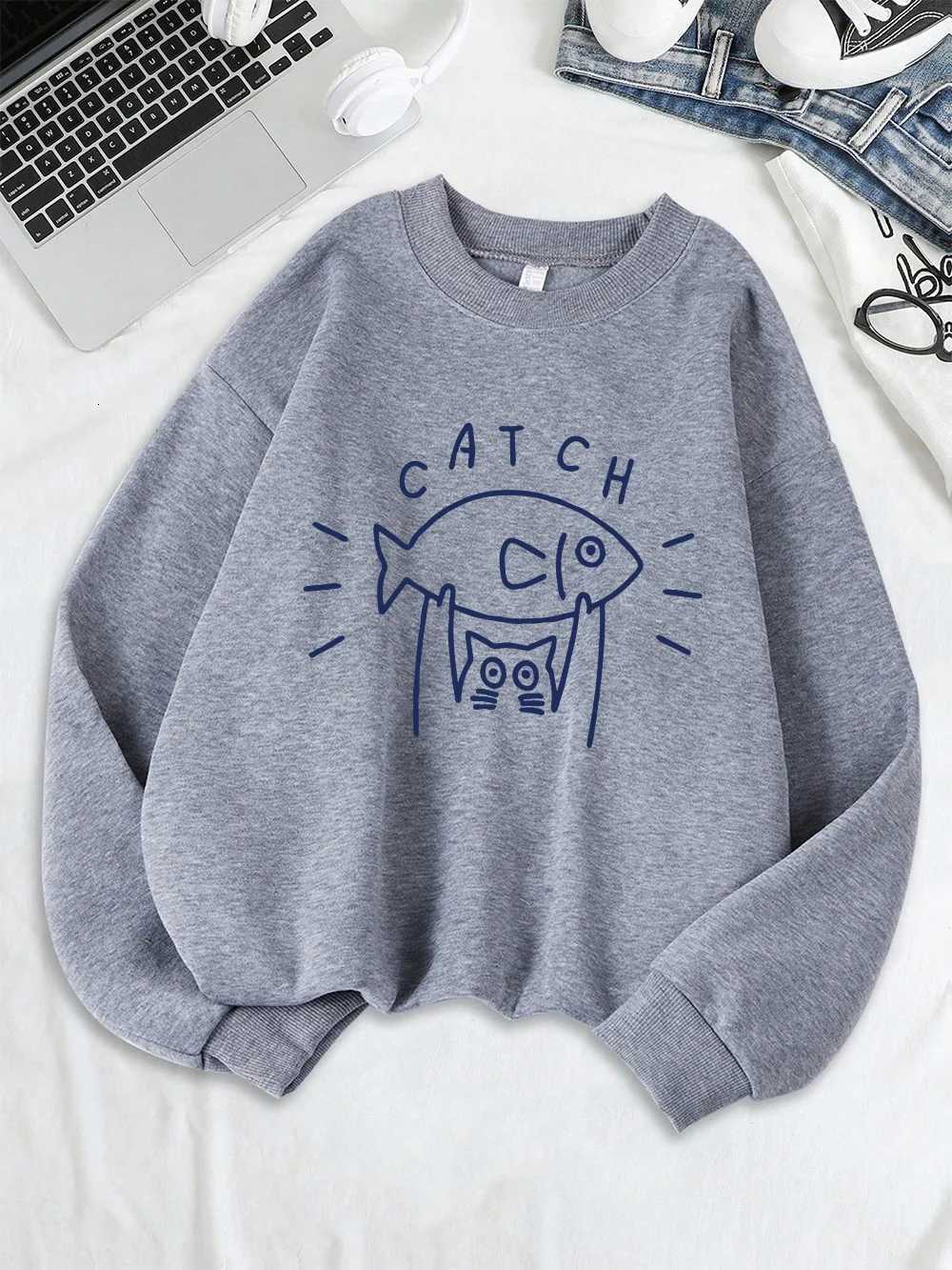 2025 Cat Catches Fish Printing Sweatshirts Women Crewneck Comfortable Hoodie Warm Autumn Winter Pullover Casual Women ClothesZ250918