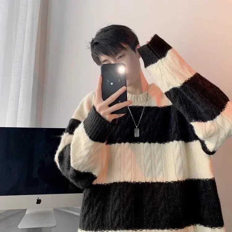 Korean Lazy Loose Pullovers Men Autumn Knitted Jumpers O Neck Long Sleeve Patchwork Sweater Mens Spliced Casual Stripe SweatersZ250918