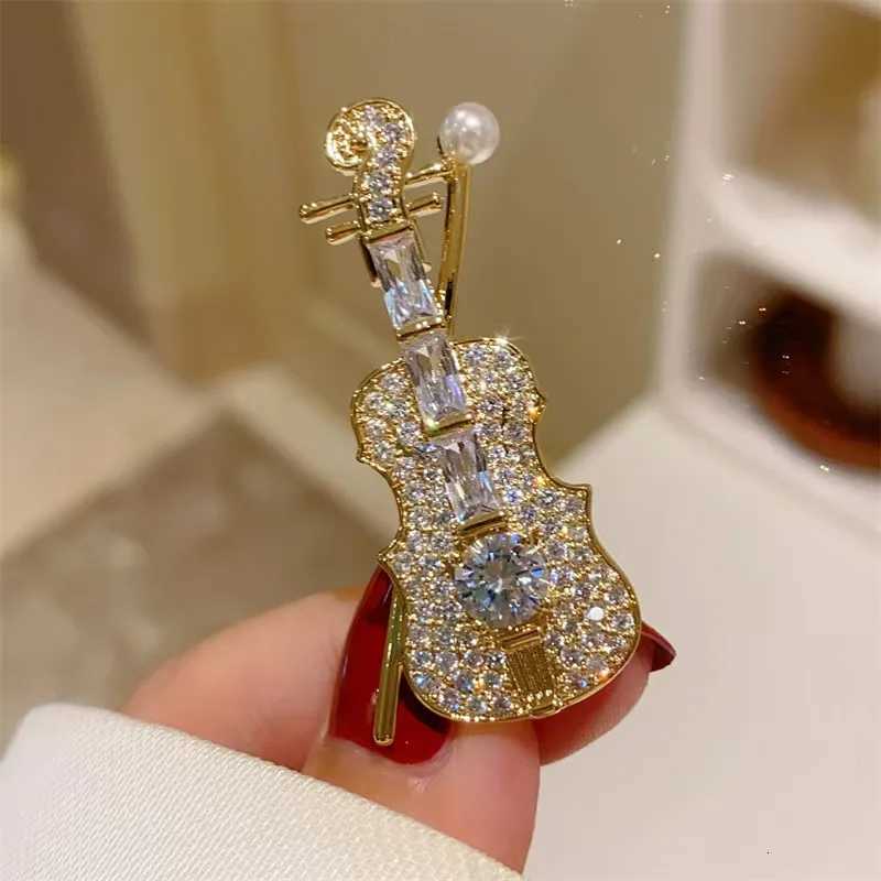 Fashion Crystal Violin BroochesFor Women Exquisite Pearl Music Concert Accessories Brooch Pins Clothing Jewelry Decoration D250918