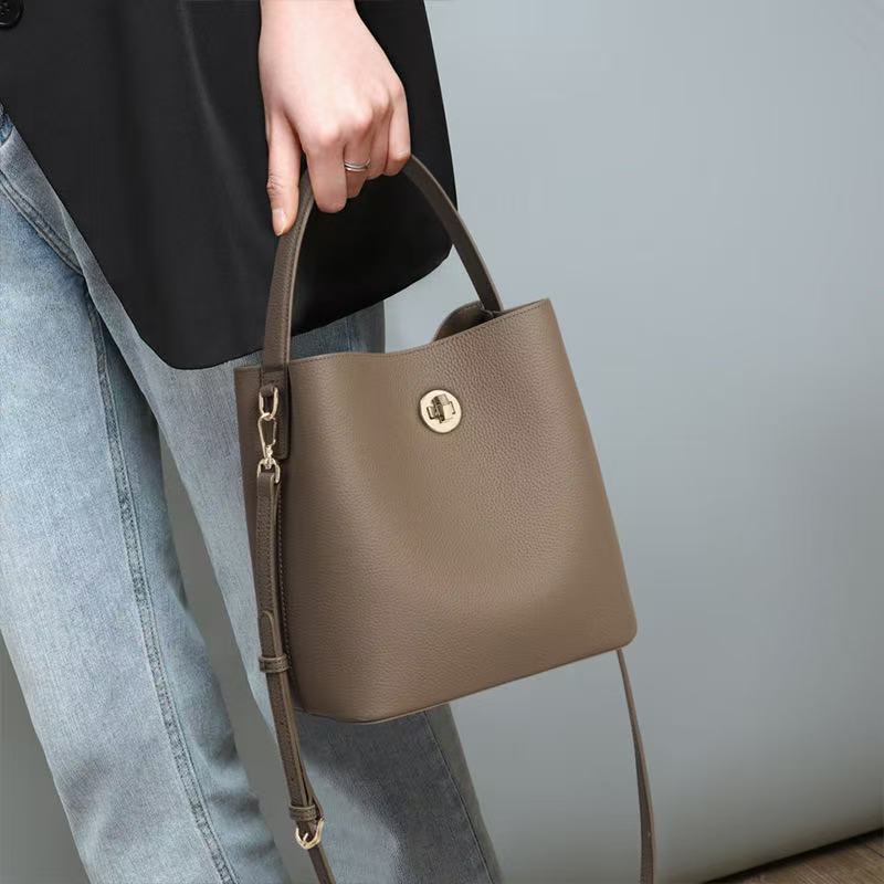 luxurys womens designers bags fashion handbags purses shoulder crossbody messenger cowhide Genuine leather high capacity cross body tote graceful clut
