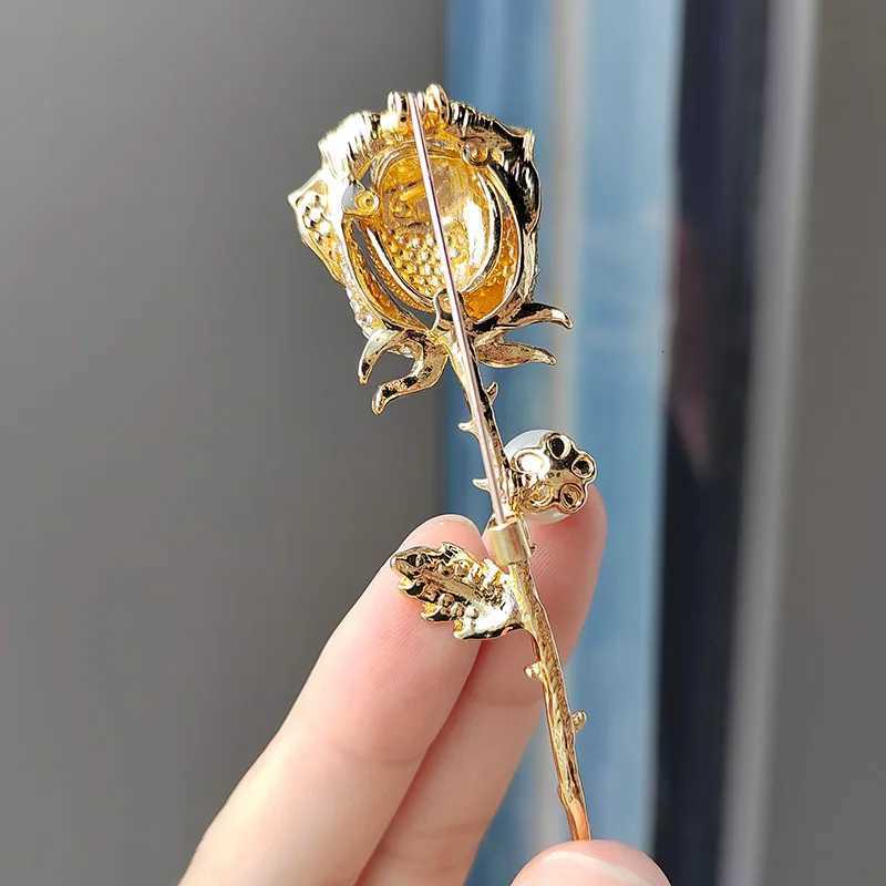 Fashion Gold Color Rhinestone Rose Brooches For Women Luxury Design Metal Pearl Flower Brooch Pins Wedding Party Jewelry Gifts D250918