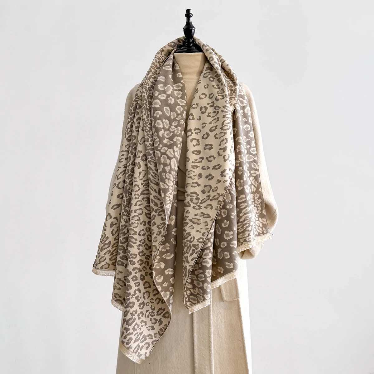 New Luxury Winter Leopard TwoSided Cashmere Jacquard Scarves High Quty Wen Thicken Wr Shl Ladies Wool Scarf Y250918
