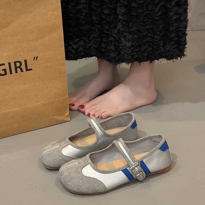 Women Flats Fashion Designer Split Hoof Toe Boat Shoes Retro Suede Casual Single Shoes Lady Mary Jane Shoes Ballet Flats Loafers W250918
