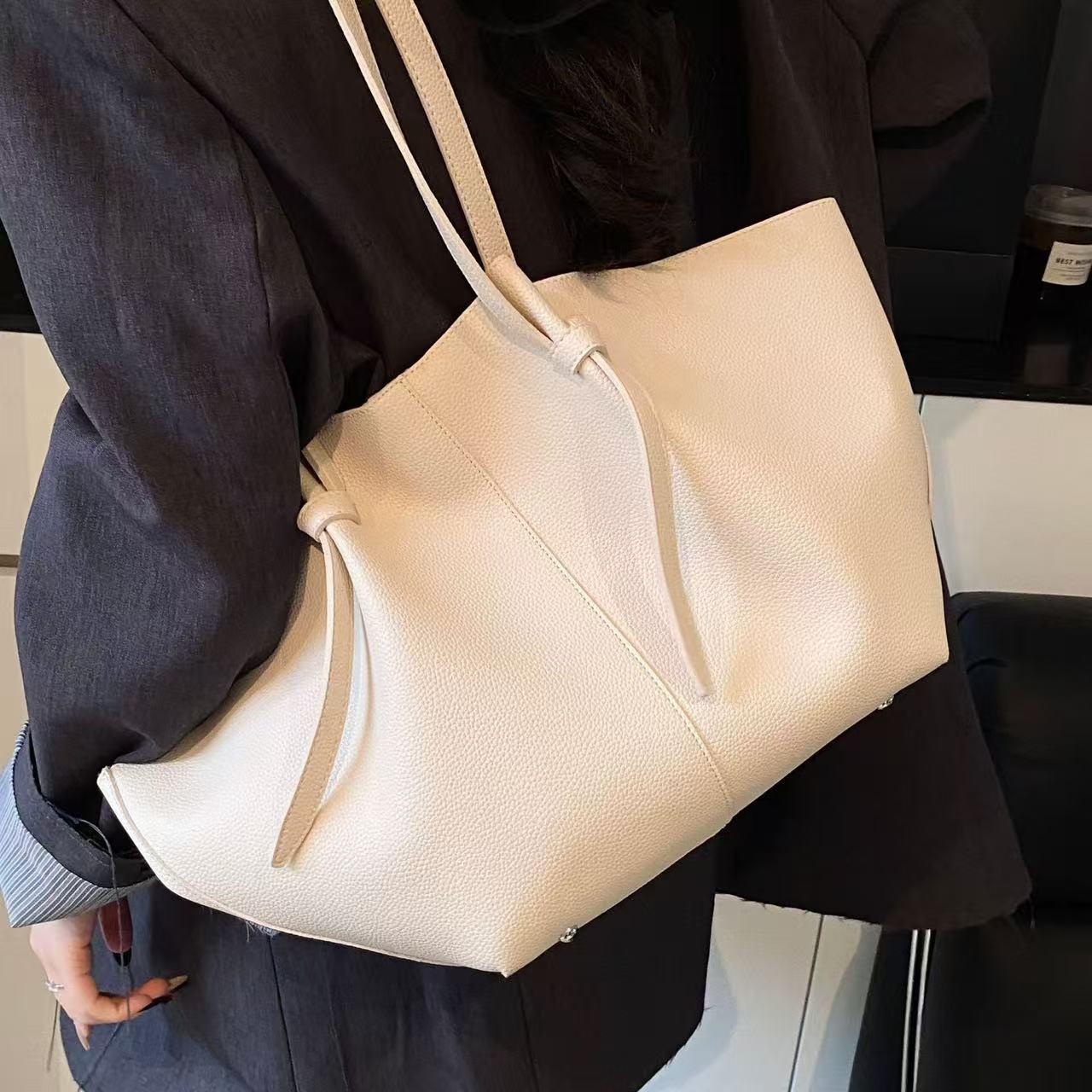 Small niche design large capacity pleated tote bag 2025 trend versatile cross-border hand-held wing bag armpit women's bag