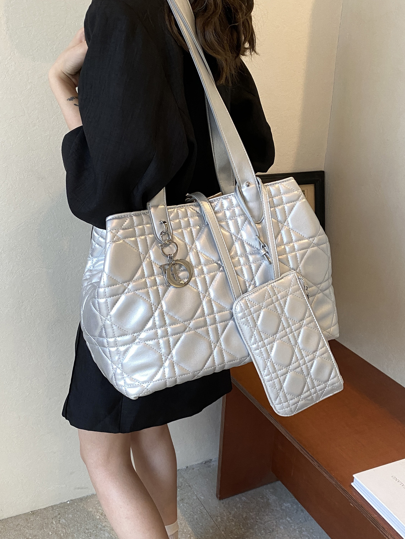Hot Free shipping designer for womens shoulder bags black sliver white Fashion Printed Handheld Versatile Crossbody Bag