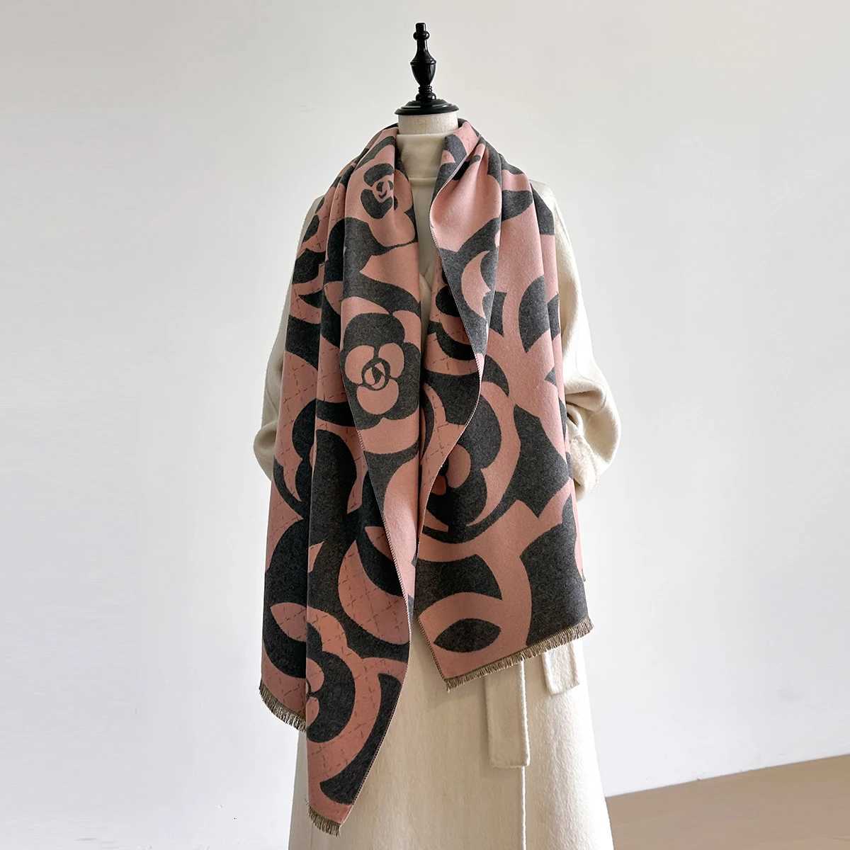 Luxury Brand Cashmere Scarf Wen Winter Shl and Wrs 2025 Design Cs Thick Blanket Bufanda Stoles Echarpe Femme Y250918