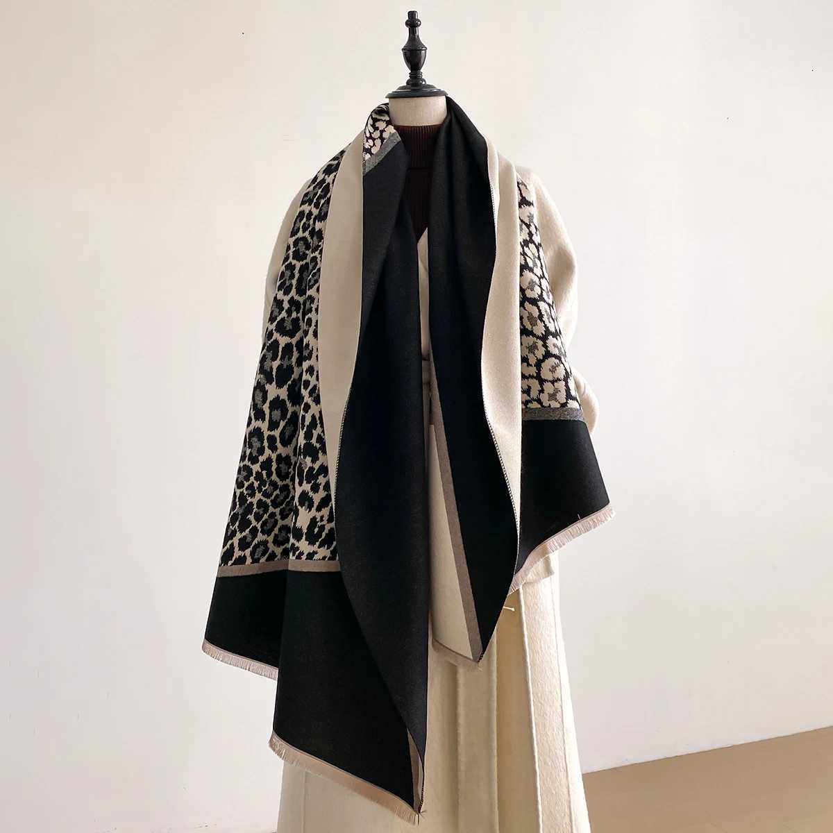 2025 New Elegance TwoSided Leopard Print Scarf Warm Fringe Shl Autumn and Winter Outdoor Coldproof Windproof Blanket Y250918