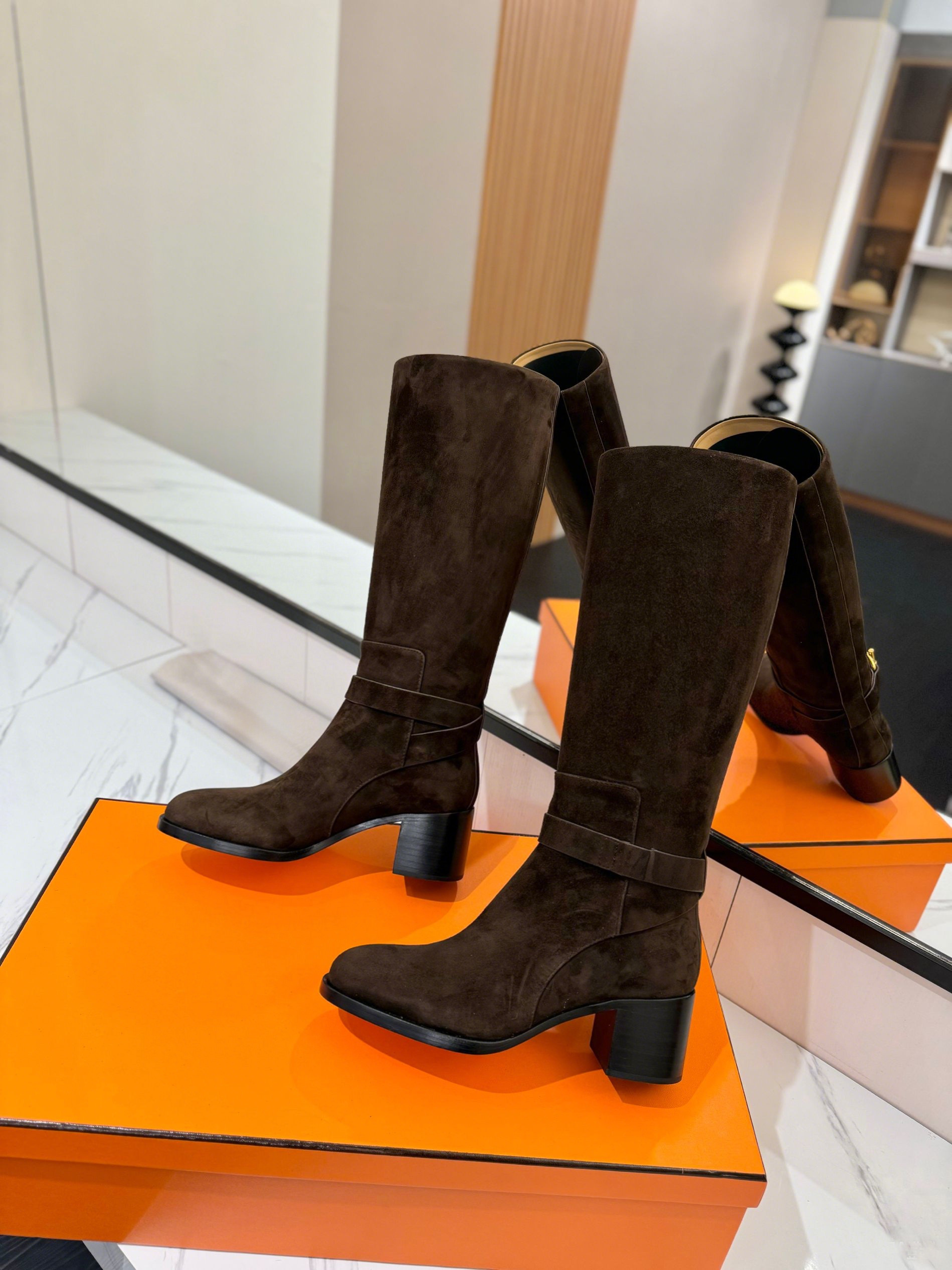 Best Quality Designer Leather Boots Thick Heel Knee Booties Belt Buckle Cowhide Slip-On Motorcycle Boots Women Outdoor Shoes Combat Boots