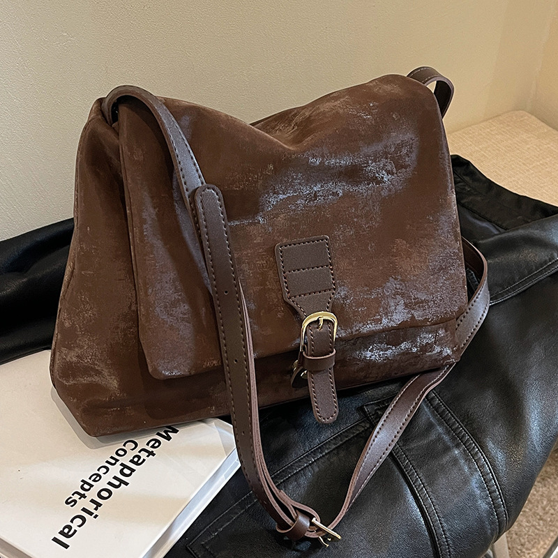 Large Capacity Tote Bag New Retro Style Women s design Shoulder Bag Versatile Commuting Bag Autumn New Designer Bag Women s Crossbody Bag