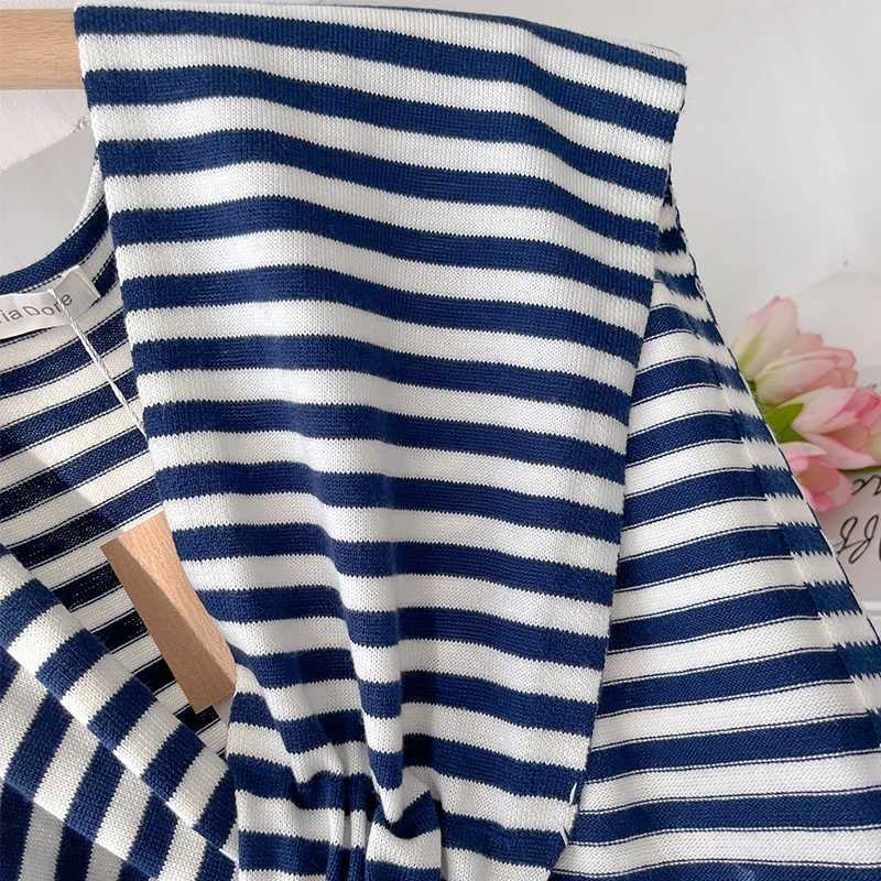 2025 Korean Striped Knitted Warm Shl Winter Fem Blouse Shoders Fake Collar Ce Knotted Scarf Stripe Outerwear New Y250918