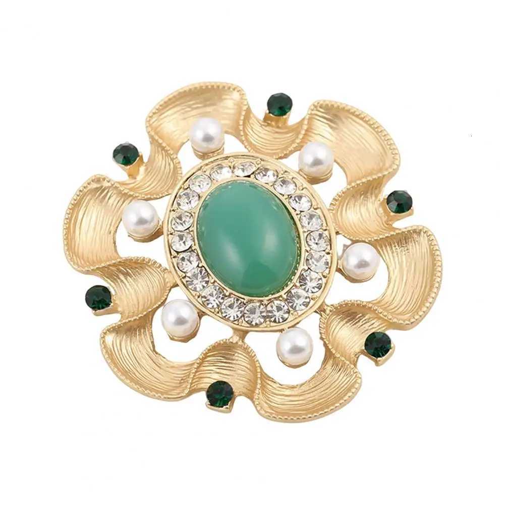 Faux Pearl Brooch Elegant Rhinestone Flower Brooch for Women Retro Style Suit Coat Pin Antislip Scarf Decoration for Prom D250918