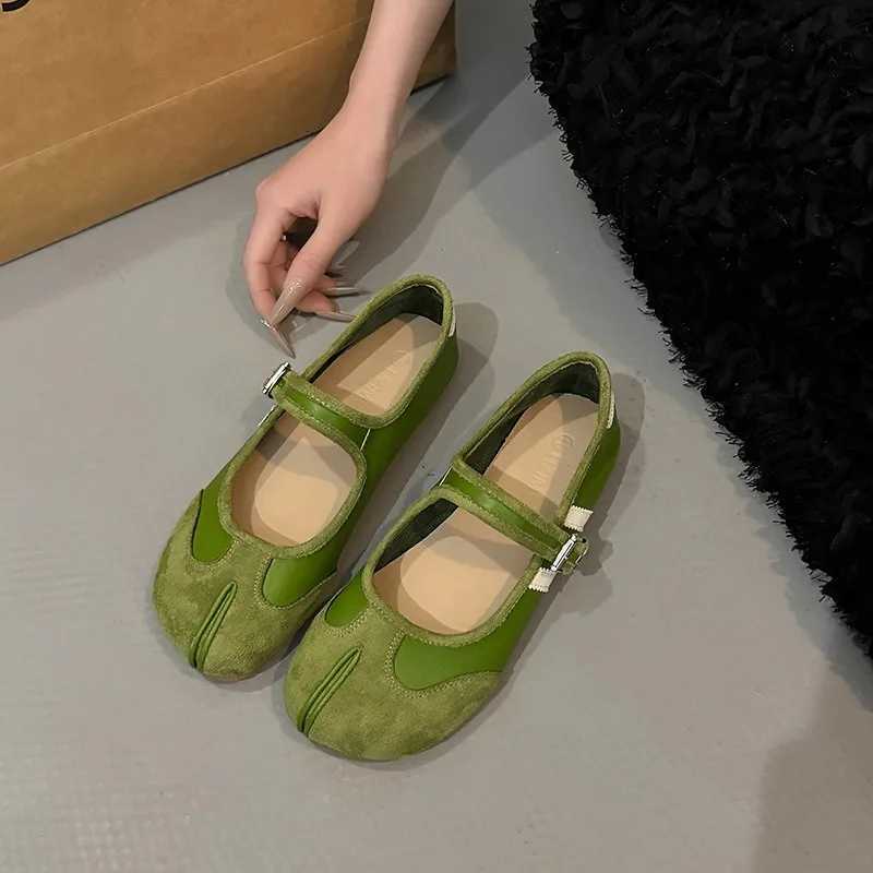 Women Flats Fashion Designer Split Hoof Toe Boat Shoes Retro Suede Casual Single Shoes Lady Mary Jane Shoes Ballet Flats Loafers W250918