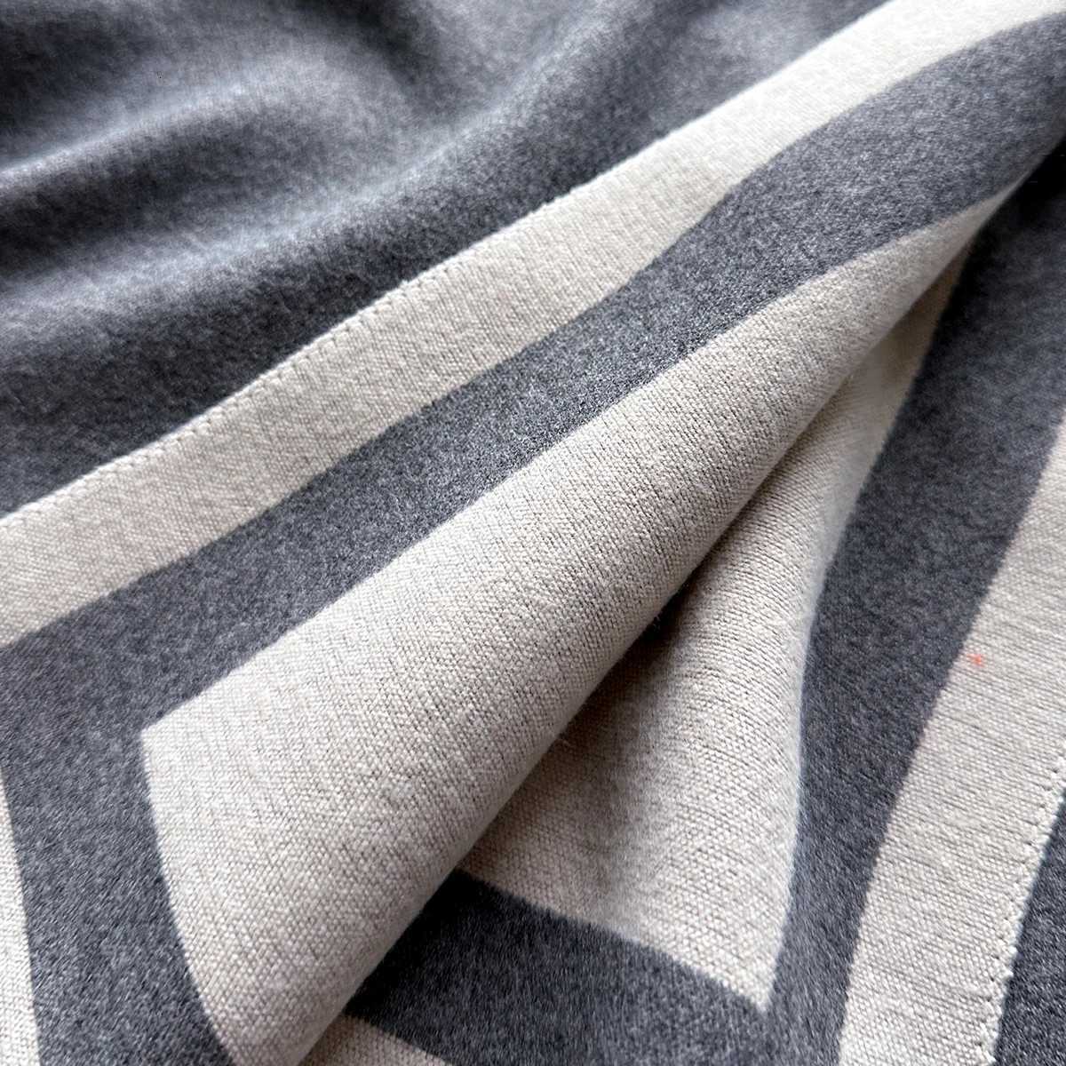 Luxury Winter Cashmere Scarf Wen New Warm Blanket Poncho Scarves Fem Solid color Shl Thick Foard Bufanda Y250918