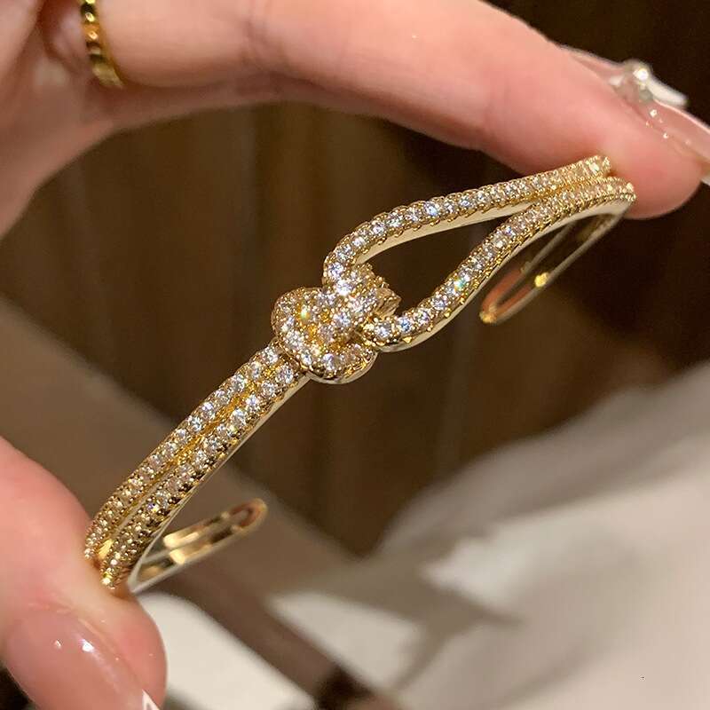 Bracelet Designer Luxury jewelry for women copper plated with 18Kgold or silver Open Bracelets High End Zircon inlay Temperament Fashion Holiday Birth