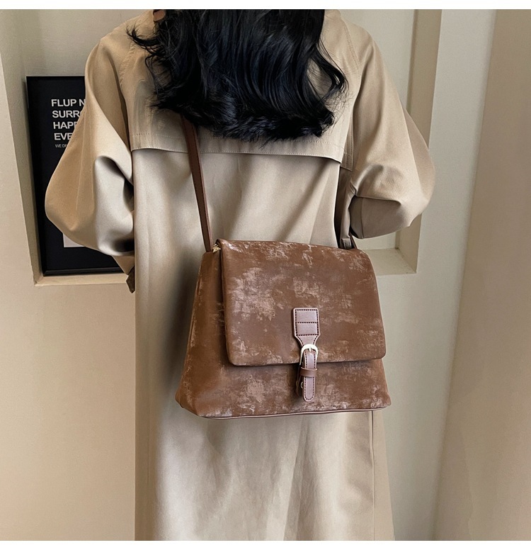 Large Capacity Tote Bag New Retro Style Women s design Shoulder Bag Versatile Commuting Bag Autumn New Designer Bag Women s Crossbody Bag