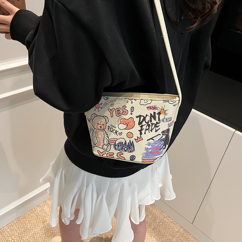 Designer bag hot free shipping Cartoon Bear Printed Underarm Bag New Trendy Fashion Casual Shoulder Bag for woman