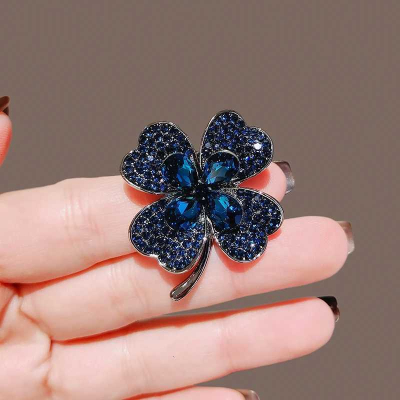 Rhinestone Clover Brooches For Women Blue Color Pin Peace And Health Plant Jewelry pin accessories D250918