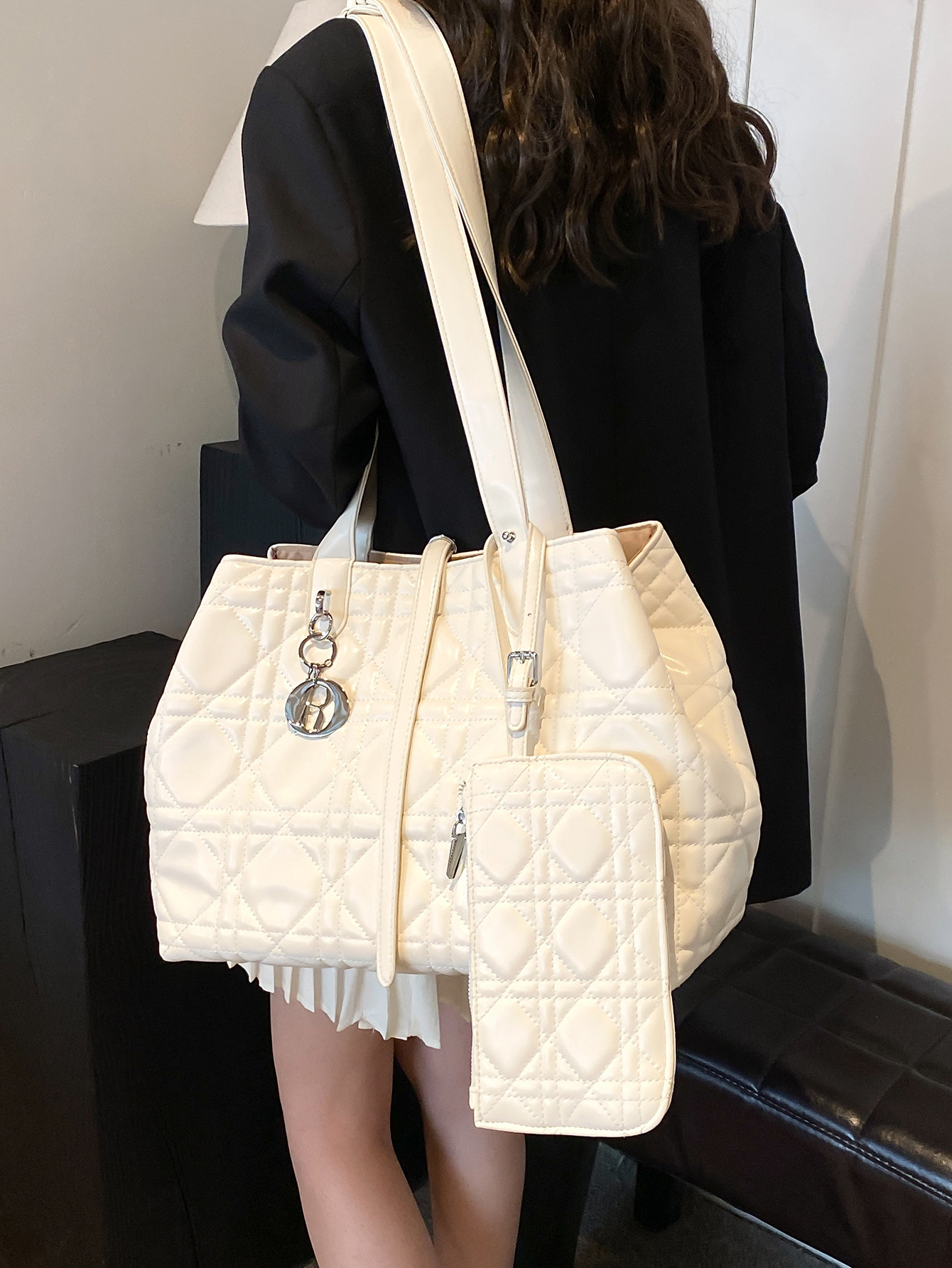 Hot Free shipping designer for womens shoulder bags black sliver white Fashion Printed Handheld Versatile Crossbody Bag