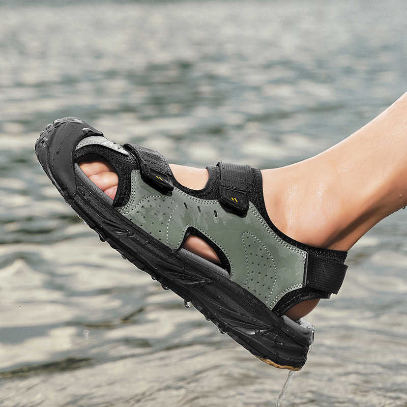 New Arrival Mens casual sandals summer outdoor soft soled breathable beach shoes fashionable student sports shoes anti slip walking sandals T250220