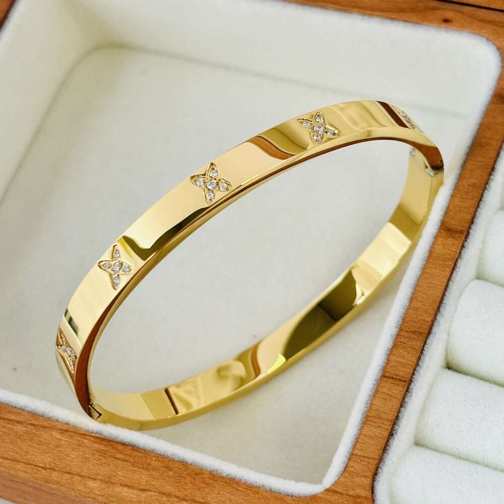 Hot Selling High-Quality CNC Inlaid Zircon Gold Steel Color Bracelet Waterproof Non-Fading ddmypluto