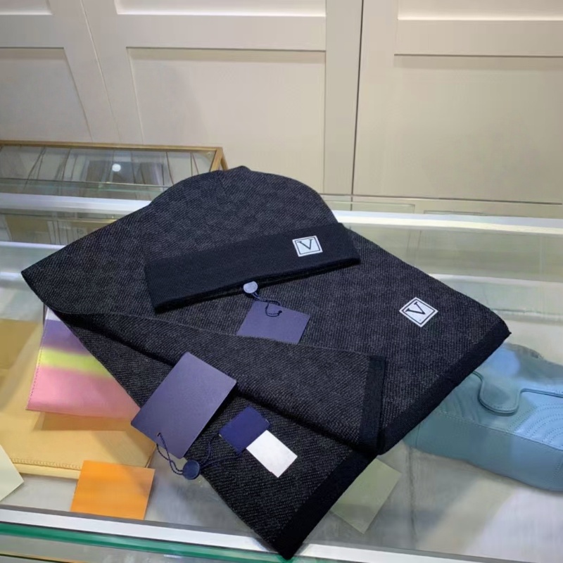 Designer scarf and hat set luxury brand winter warm knitted hat and scarf unisex high-quality scarf Designer beanie