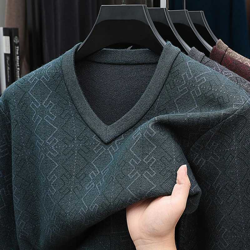 2025 Mens Warm and Thick Vneck Half Zip Long Sleeved Shirt for Autumn and WinterZ250918