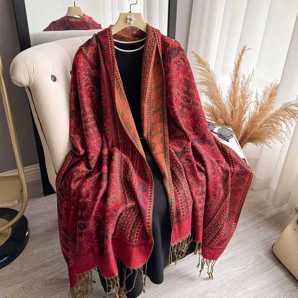 2025 Latest Wen Scarf Spring Summer Luxury Bohen Style Shl Jacquard Paisley Pattern Designer La Muslim Hijab Y250918