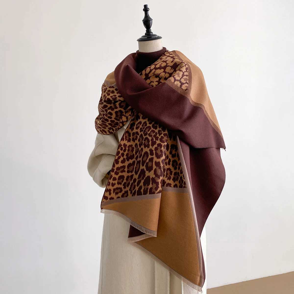 2025 New Elegance TwoSided Leopard Print Scarf Warm Fringe Shl Autumn and Winter Outdoor Coldproof Windproof Blanket Y250918