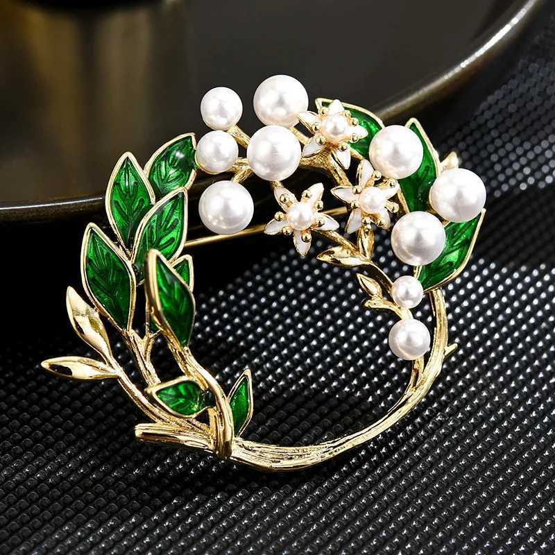 Fashion Enamel Imitation Pearl Gardenia Flower Brooches Luxury Crystal Rhinestone Leaves Metal Pins for Women Girls Jewelry Gift D250918