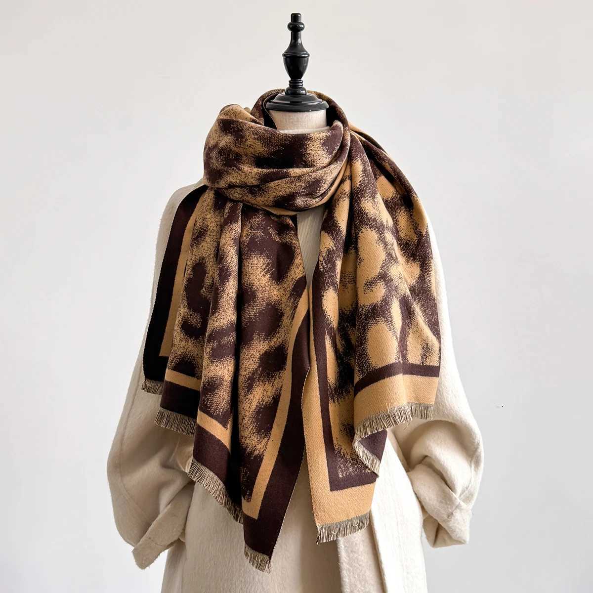 New Elegance TwoSided Leopard Print Scarf Warm Fringe Shl Autumn and Winter Outdoor Coldproof Windproof Blanket Y250918