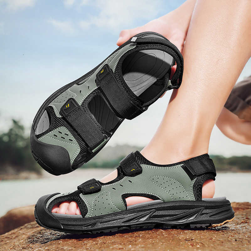New Arrival Mens casual sandals summer outdoor soft soled breathable beach shoes fashionable student sports shoes anti slip walking sandals T250220