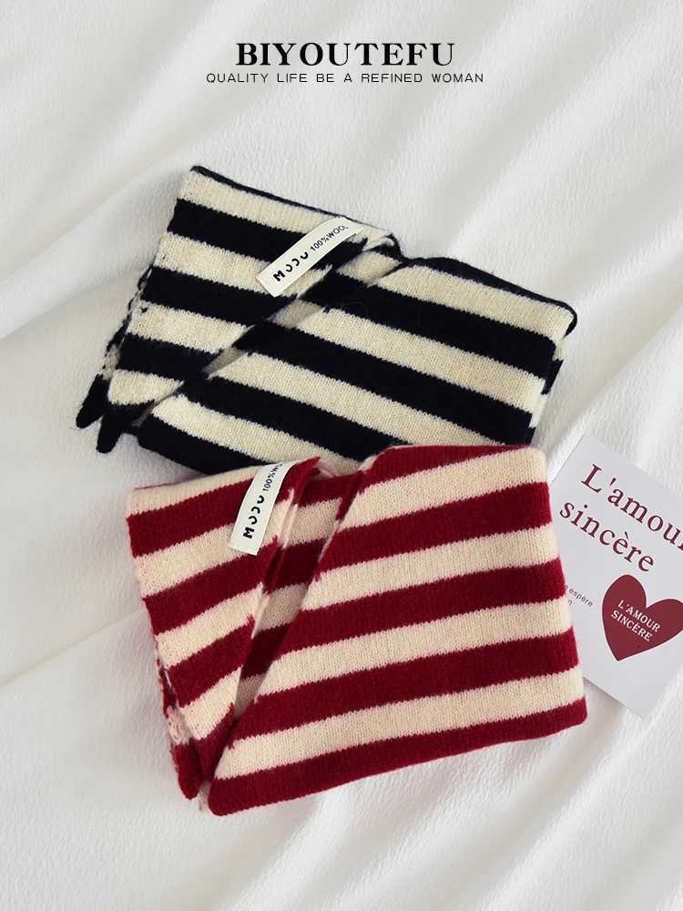 British Korean Triangle Scarf Niche Wool Triangar Wen Scarf Warm Frenchgirl Fashion Mtifunctional Knitted Scarf Y250918