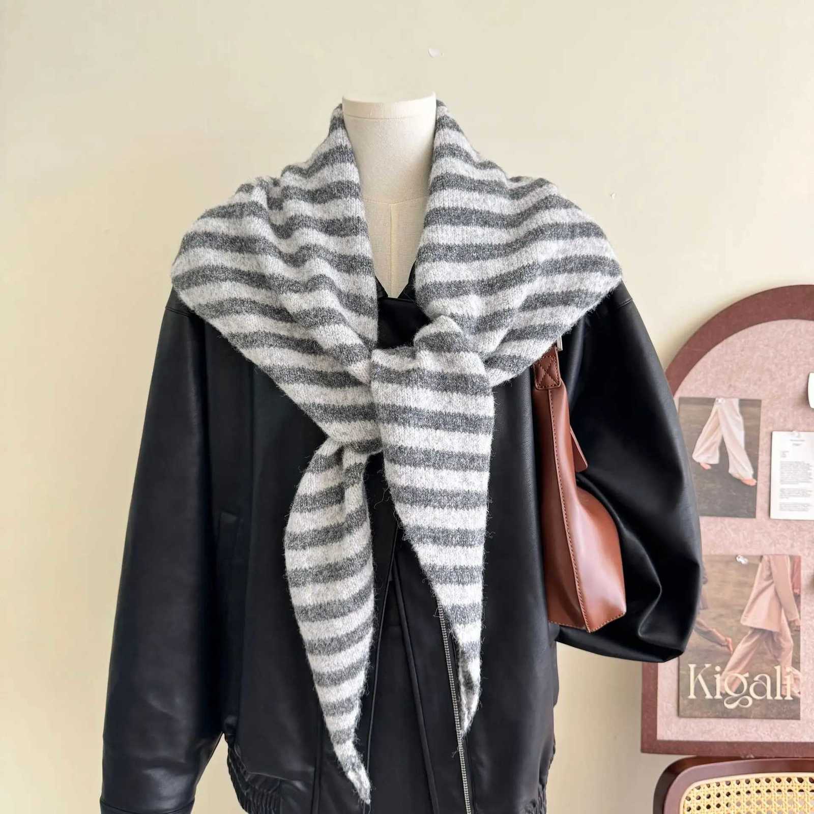 Fashion Wen Woolblend Knitted Striped Triangle Scarf Winter Warm La Shl Blanket Bandana Versatile Scarves Y250918