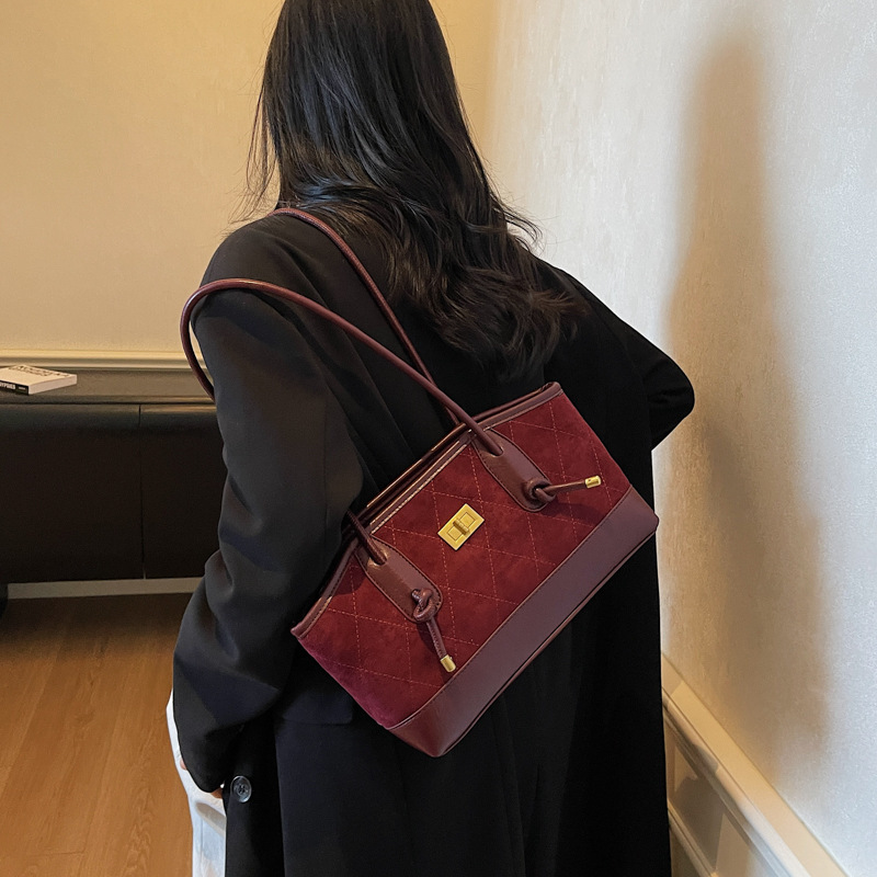 Designer bag free shipping Suede Autumn New Tote Bag Commuter Large Capacity Fashion Trend Leisure Shoulder Bag