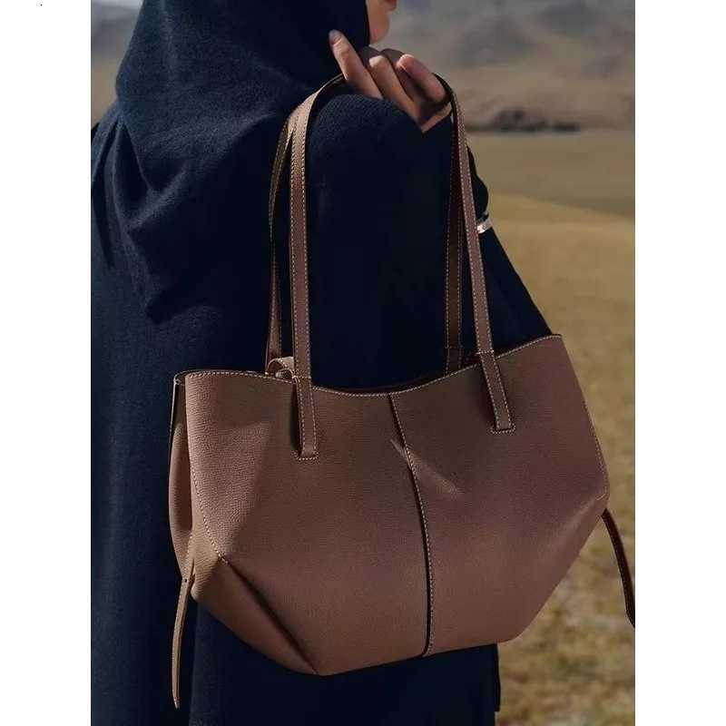 High quality wing bag new cowhide bucket bag fashionable handbag leather handheld commuting large capacity diagonal cross bag S250918