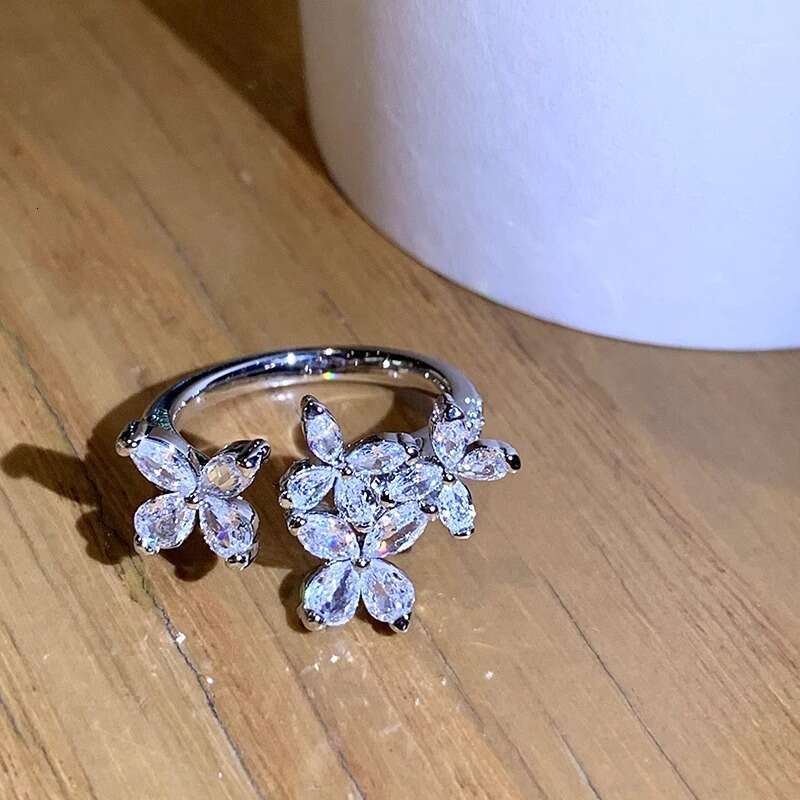 Super Shiny Butterfly Inlaid Diamond Light Luxury Exquisite High-end Open Fashion Fairy Cool Style Versatile Ring