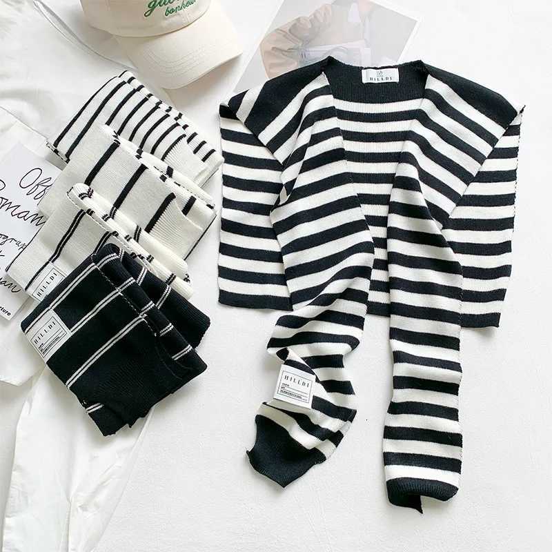 2025 New Poncho Black and White Striped Knitted Shl with Decorative Shoder Versatile Neck Protection Pai with Shirt Ce Y250918