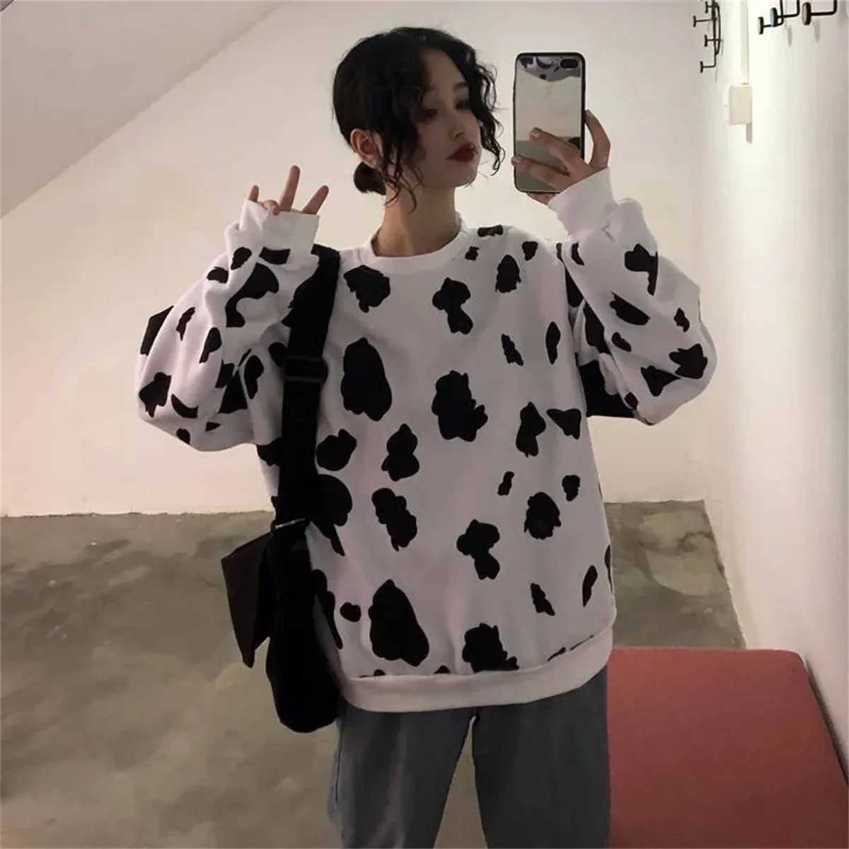 Autumn Cow Milk Printed Girls Black and White Pullover Charm Women Sweatshirt Fashion Loose Hoodie Sweatshirts Hoodie FemalesZ250918