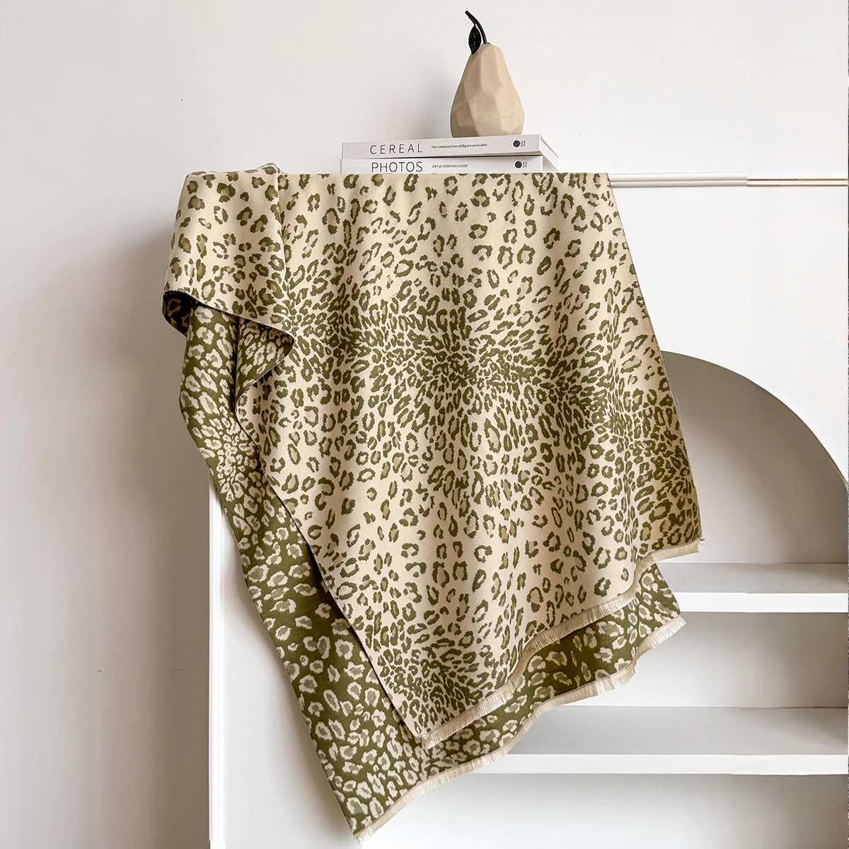 New Luxury Winter Leopard TwoSided Cashmere Jacquard Scarves High Quty Wen Thicken Wr Shl Ladies Wool Scarf Y250918